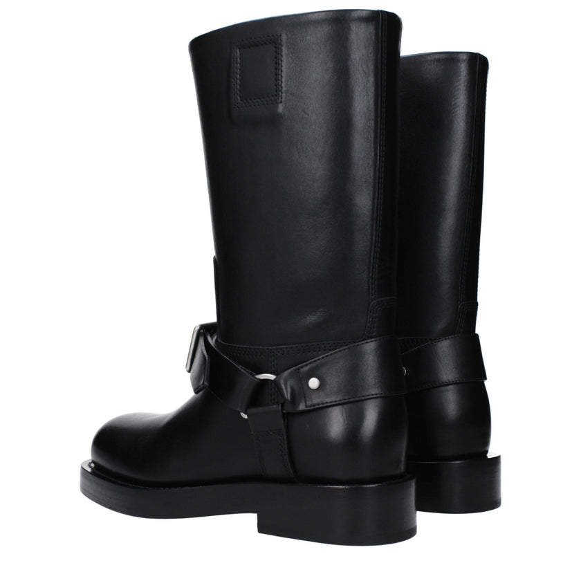 Black Leather BootsDescription: The product with MPN 8077392 and code F82845 leather in black is a boots designed by Burberry. Additional Info: Style: Casual Closing type: Buckle Closure Shoe sole: Leather Heel height: 3.5 cm Shoe tip: Round toe Heel type