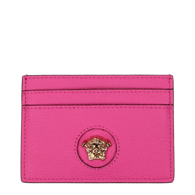 Pink Leather CardholderDescription: The product with MPN 1008105DVIT2T1P86V and code F83546 leather in fuchsia is a document holders designed by Versace. It has features like front detail, back logo.Pink Leather Cardholder${tagsVersaceAulae Pink Leather C
