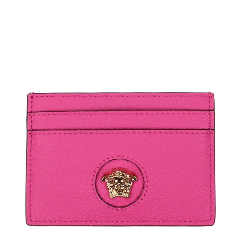 Pink Leather CardholderDescription: The product with MPN 1008105DVIT2T1P86V and code F83546 leather in fuchsia is a document holders designed by Versace. It has features like front detail, back logo.Pink Leather Cardholder${tagsVersaceAulae Pink Leather C