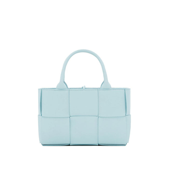 Blue Lamb Leather Tote BagDescription: – Composition: 100% Lamb Leather – Two top handles – Internal leather pouch – Unlined – Brand’s signature Intrecciato weave – Closed with drawcords – Made in Italy – Gender: WOMEN – Size & Fit: Height 16,5cm, Lenght