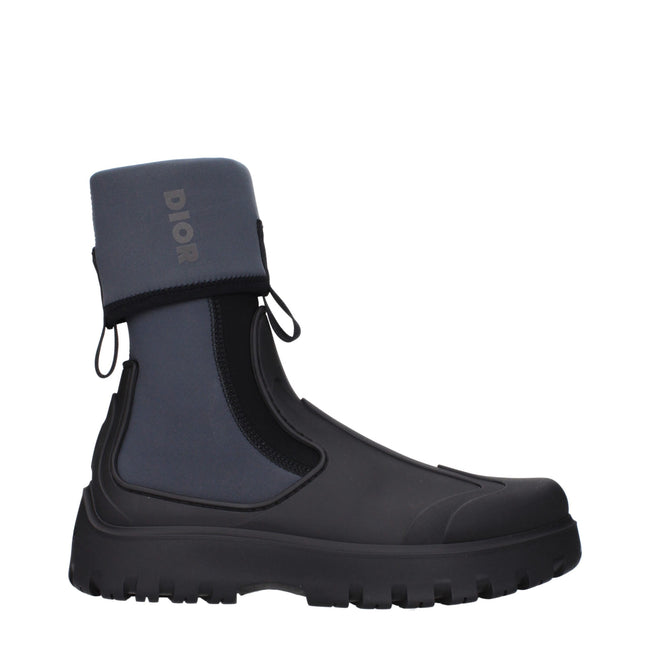 Black Cotton Ankle BootsDescription: The product with MPN 3BO308ZUR968 and code F83855 rubber in black is a ankle boots designed by Christian Dior. It has features like side logo, back logo.Black Cotton Ankle Boots${tagsChristian DiorAulae Black Cotton An