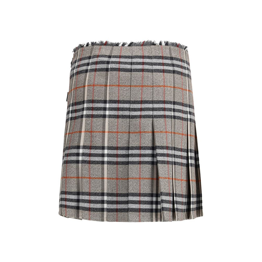 Gray Wool Mini SkirtBurberry’s Check Archive Wool Miniskirt features a flared silhouette with pleats that give it movement and femininity. The waist is finished with short, thin bangs, while leather straps with a B-shaped buckle allow for tailored adjustm