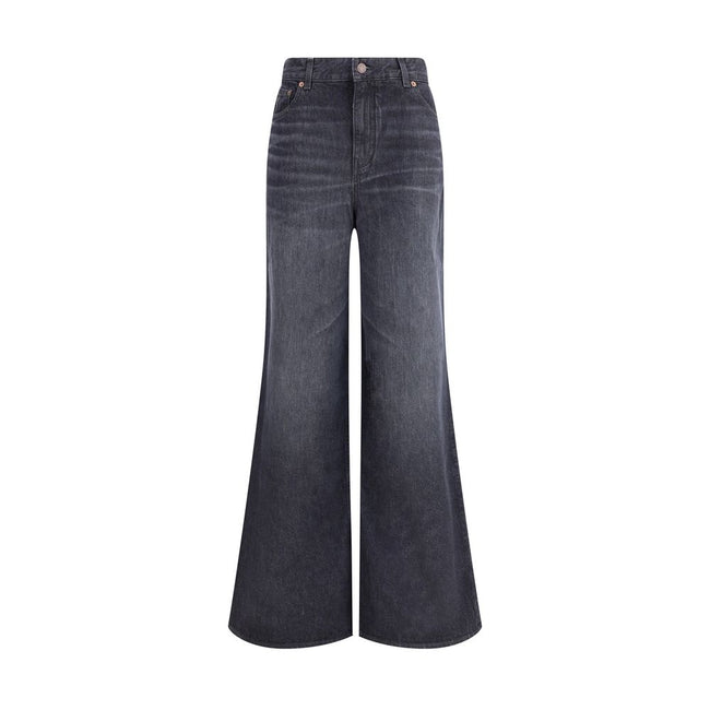 Black Cotton Flared JeansPure cotton five-pocket Jeans by Chloé feature a front zip-and-button closure. The mid-rise style has belt loops at the waist and features a logo leather patch applied at the back. An essential garment with a versatile design, ide