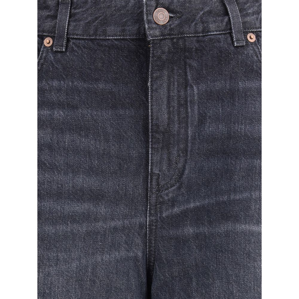 Black Cotton Flared JeansPure cotton five-pocket Jeans by Chloé feature a front zip-and-button closure. The mid-rise style has belt loops at the waist and features a logo leather patch applied at the back. An essential garment with a versatile design, ide