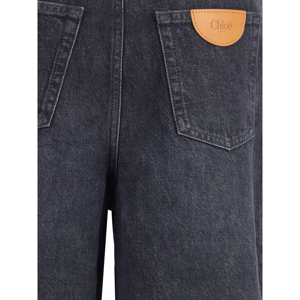 Black Cotton Flared JeansPure cotton five-pocket Jeans by Chloé feature a front zip-and-button closure. The mid-rise style has belt loops at the waist and features a logo leather patch applied at the back. An essential garment with a versatile design, ide
