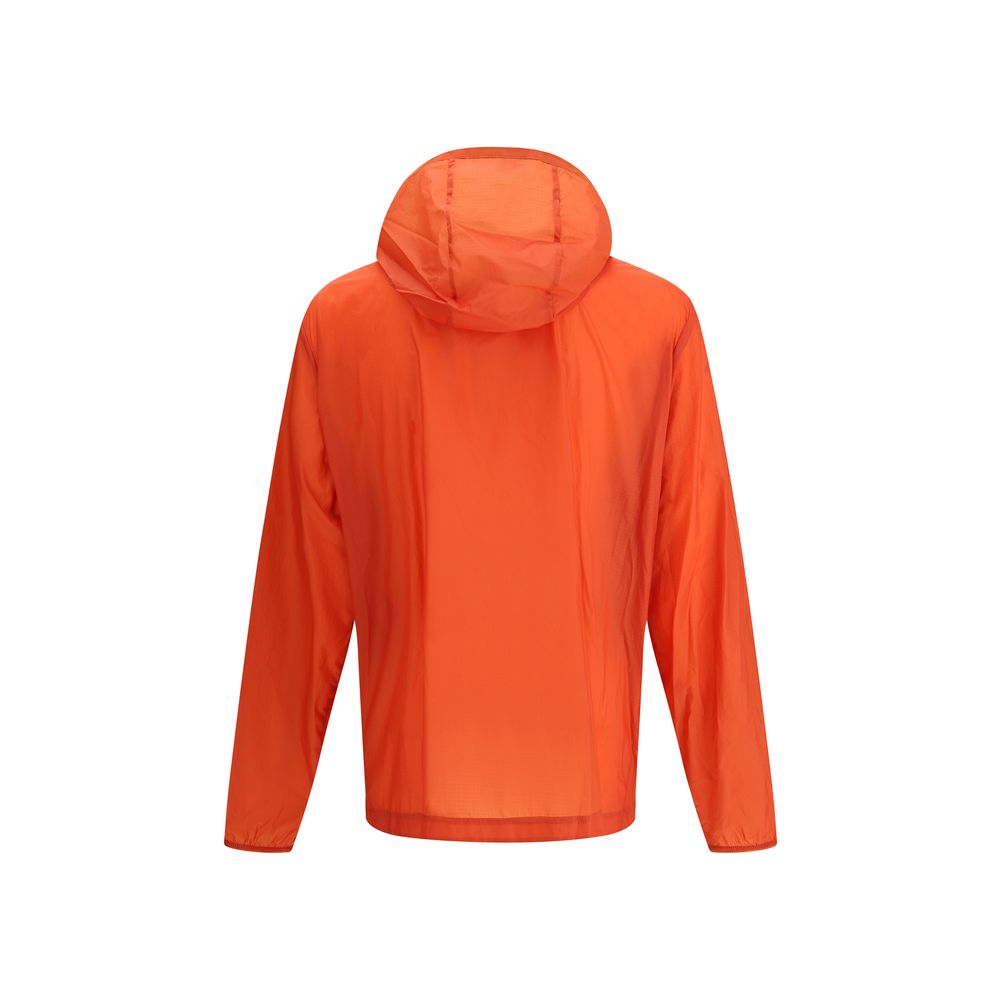 Red Nylon Shell JacketMoncler x Gilga Farm di Donald Glover Hamlin waterproof Jacket made of ripstop nylon, a highly resistant and water-repellent technical fabric, perfect for tackling variable weather conditions. It features a high collar with adjustabl