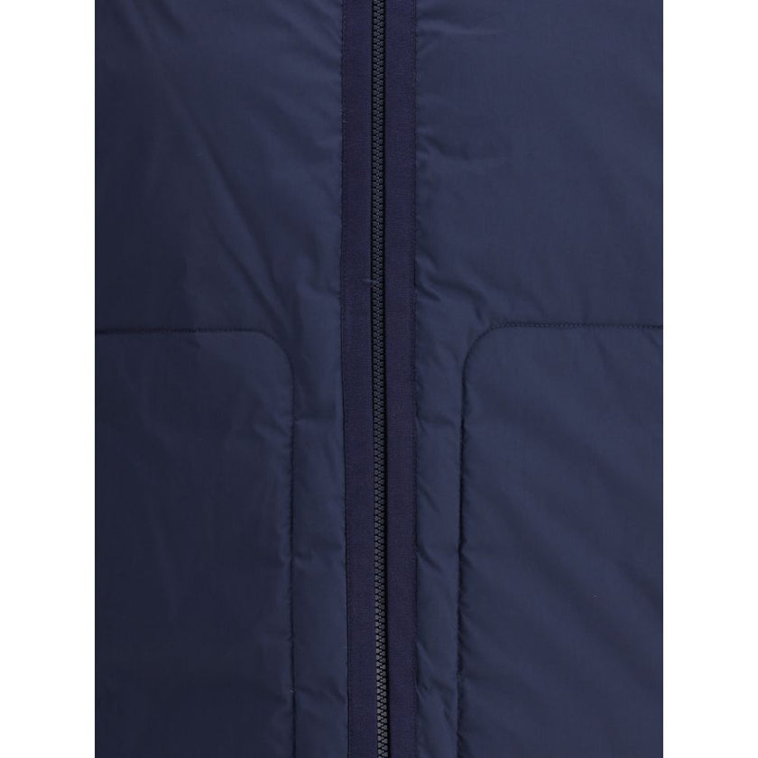 Blue Goose Down Full-Length JacketThe Moncler x Gilga Farm Caracara short Down Jacket by Donald Glover combines elegance and functionality. Crafted from a lightweight cotton and nylon blend, it features hidden boudin quilting, an adjustable drawstring hoo
