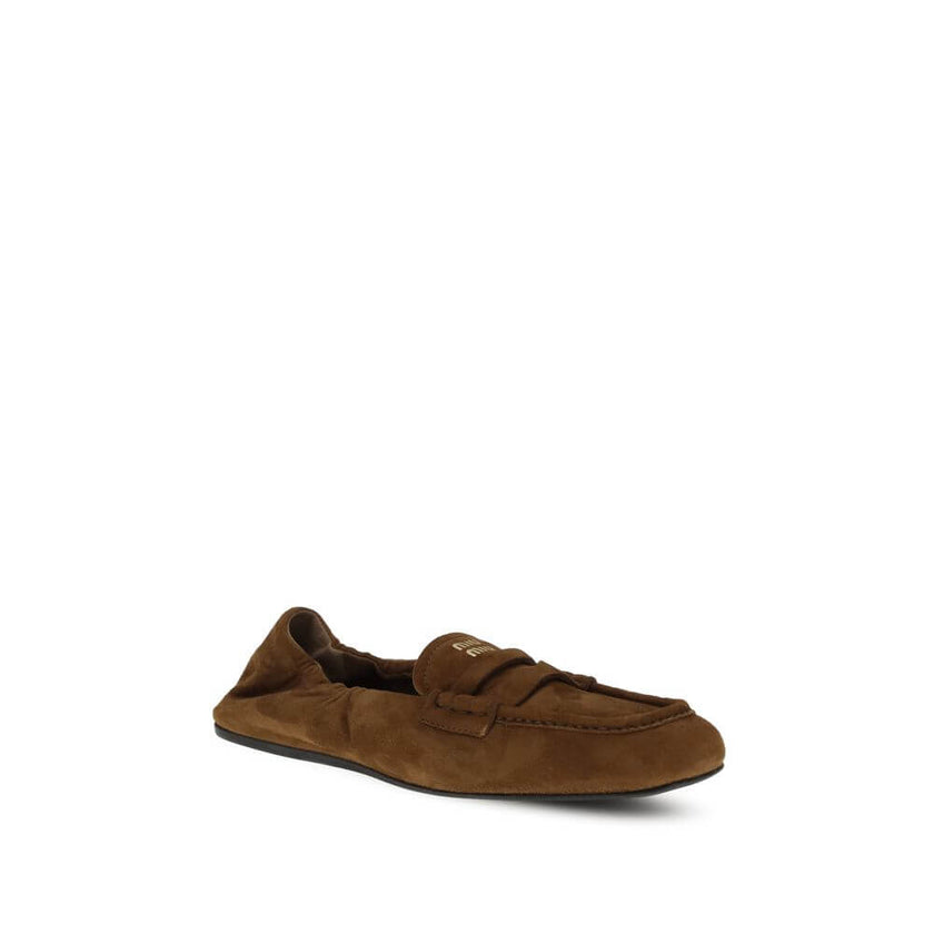 Brown Calf Leather Bos Taurus Slip-On LoafersMiu Miu’s Ruches Loafers, made of suede leather, combine comfort and style with refined details. The upper is embellished with a leather horsebit, while the lining and insole are leather to ensure softness and