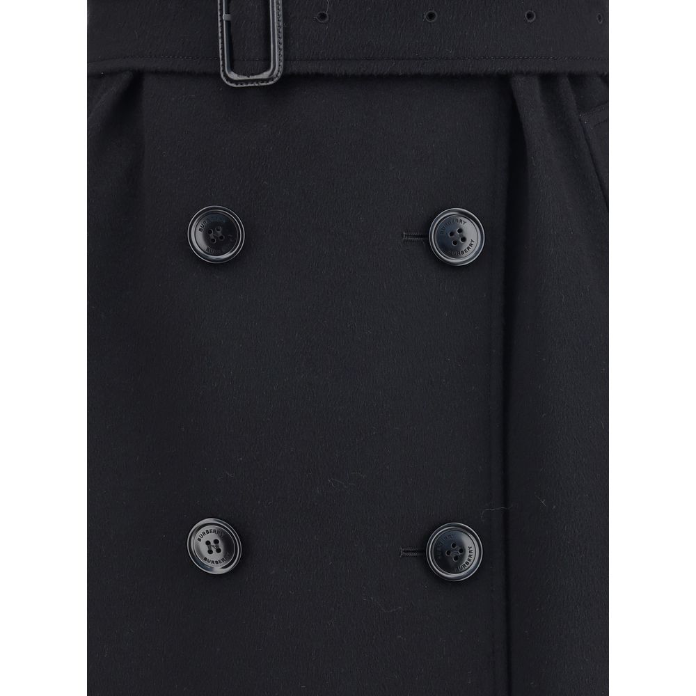 Black Cashmere CoatKensington Coat by Burberry is a timeless classic with impeccable style. It features a double-breasted button closure, hook-and-eye collar, epaulettes and waist belt. Buttoned welt pockets, strappy cuffs and a buttoned back vent complet