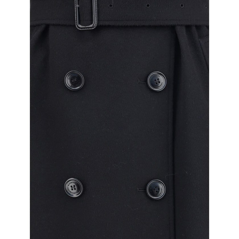 Black Cashmere CoatKensington Coat by Burberry is a timeless classic with impeccable style. It features a double-breasted button closure, hook-and-eye collar, epaulettes and waist belt. Buttoned welt pockets, strappy cuffs and a buttoned back vent complet