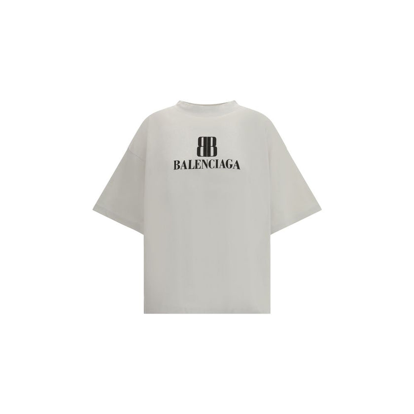 Gray Cotton T-ShirtBalenciaga’s Logo T-Shirt combines a minimal aesthetic with the house’s signature oversized lines. Made from soft cotton, it features a ribbed crew neck and dropped shoulders for a relaxed, contemporary fit. The printed logo on the fron
