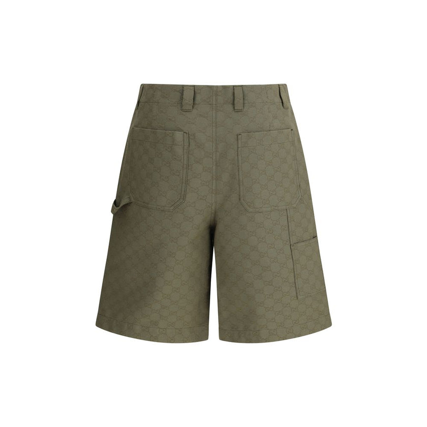 Green Cotton Bermuda ShortsGucci’s GG pattern Shorts combine the iconic monogrammed motif with an essential and versatile silhouette. They feature a front zipper and button closure, enhanced by belt loops at the waist, a detail that enhances the fit. A ga