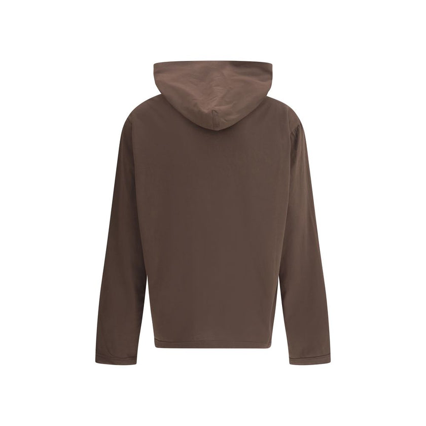 Brown Cotton SweatshirtPrada’s lightweight Hoodie is a garment with a modern, minimalist allure. The triangular logo patch on the front adds an iconic and recognizable detail, while the lightweight fabric ensures comfort and versatility, ideal for a casua