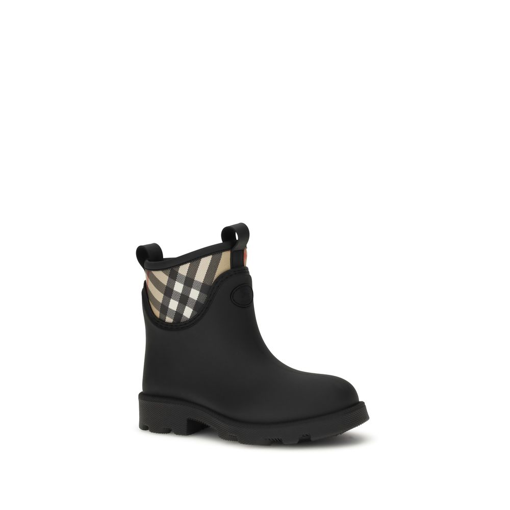 Black Rubber Ankle BootsBurberry’s Marsh Stamp rubber Ankle Boots feature a round toe and the iconic Equestrian Knight Design stamped on the front. Burberry lettering is featured on the sole, completing a practical model with a distinctive style, ideal fo