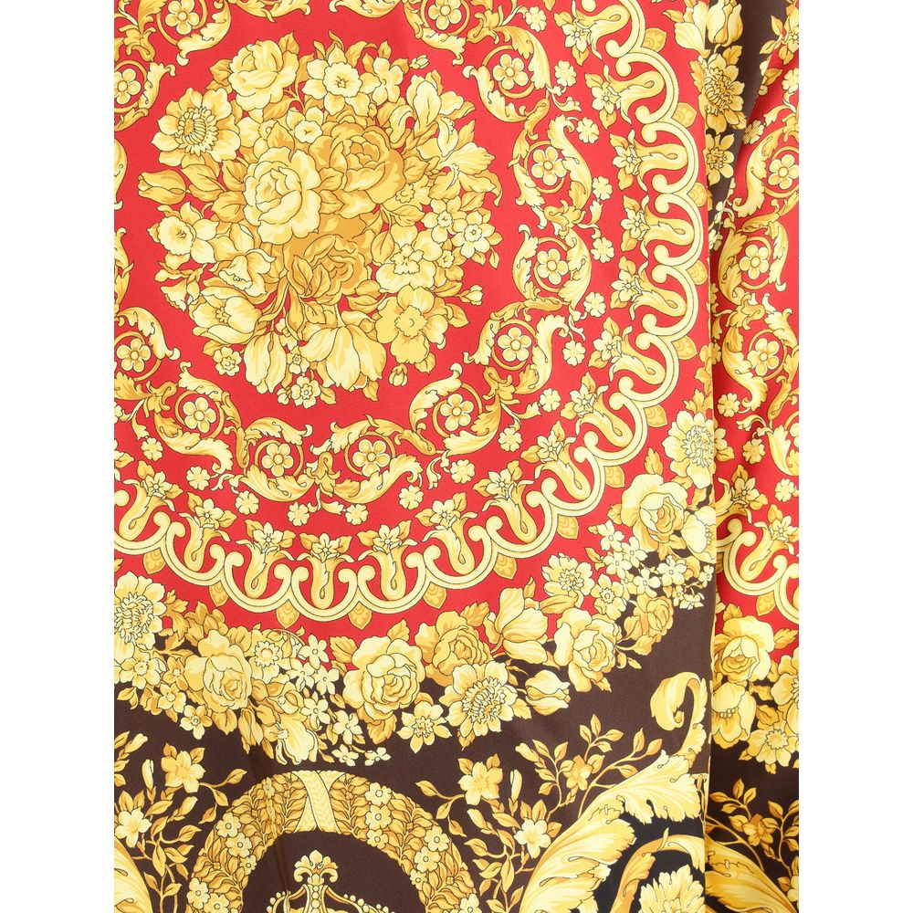 Multicolor Silk Pattern ShirtVersace’s Pure Silk Shirt is a luxury garment with distinctive character, embellished with the iconic Barocco print that decorates the entire surface. The short point collar and concealed button closure enhance the sophisticat