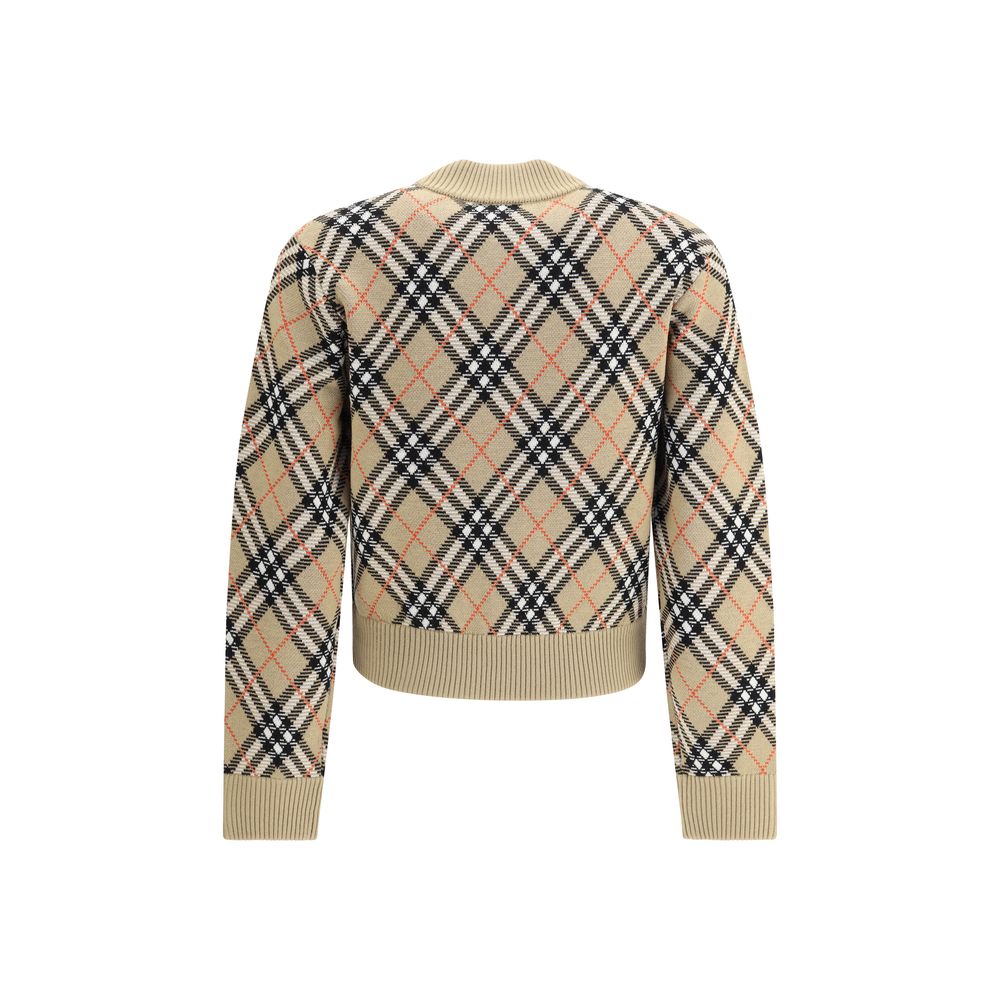 Beige Wool CardiganBurberry’s Check Cardigan is a casual-inspired garment enhanced by the house’s unmistakable check pattern. Featuring a front zipper closure, it has a ribbed collar, hem and cuffs for a comfortable, fitted fit. The two side welt pockets