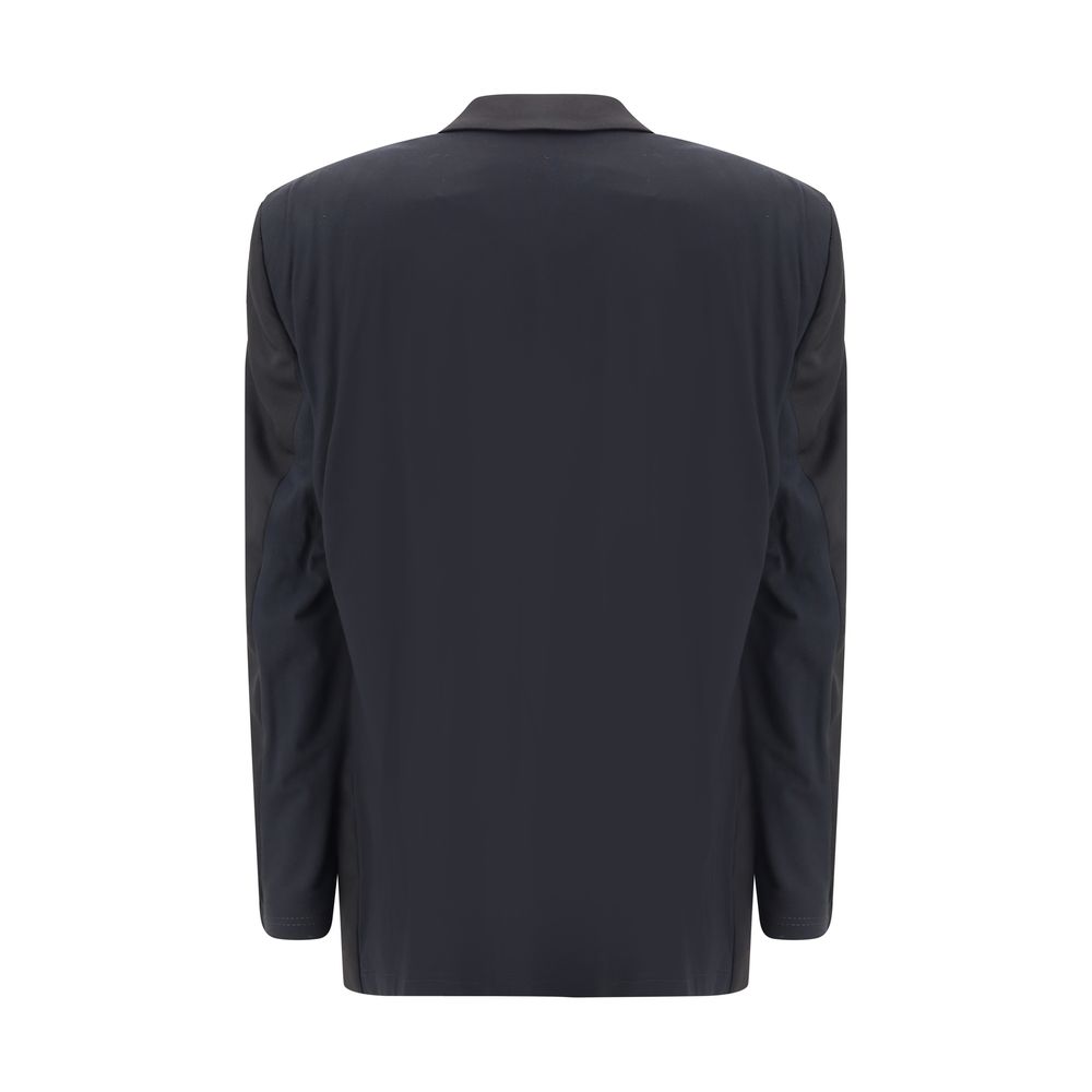 Black Wool ClothingBalenciaga’s deconstructed Blazer is a garment with a bold, contemporary style designed for those who like to dare with elegance. Unlined for a lighter, more casual effect, it features extended shoulders enhanced by internal straps that