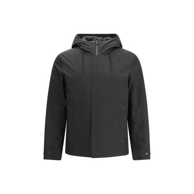 Black Polyester Shell JacketWoolrich’s Crestmont Jacket combines functionality and versatility in a clean, contemporary design. Featuring an adjustable drawstring hood, it is designed to adapt to different weather conditions thanks to the ability to remov
