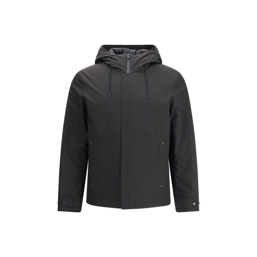 Black Polyester Shell JacketWoolrich’s Crestmont Jacket combines functionality and versatility in a clean, contemporary design. Featuring an adjustable drawstring hood, it is designed to adapt to different weather conditions thanks to the ability to remov