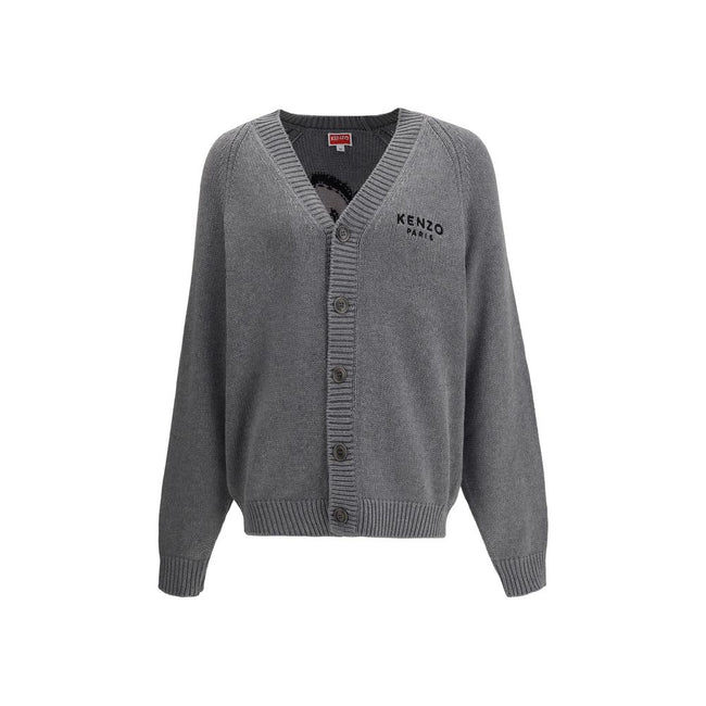 Boke Flower CardiganKenzo’s Boke Flower Cardigan, made from a fine blend of cotton and wool, combines tradition and modernity with a richly detailed design. Featuring a V-neckline and raglan sleeves, it offers a relaxed and comfortable fit. The front clos