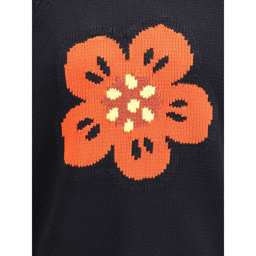 Black Cotton SweatshirtMade from a soft cotton blend, Kenzo’s Sweater features refined Boke Flower embroidery on the chest, the brand’s iconic symbol. The design features raglan sleeves that give a fluid and comfortable fit, while a ribbed crew neck, cuff