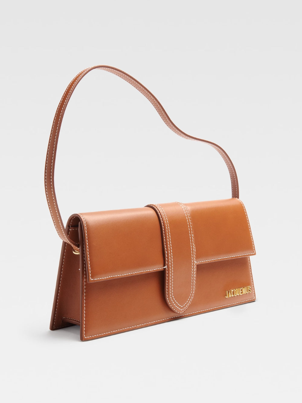 Le Bambino Long Brown BagJACQUEMUS Gorgeous brand new, 100% Authentic Jacquemus Le Bambino Long Brown Bag Model: 221BA013-3072-811 Color: Brown with Gold Hardware – Leather shoulder bag – Magnetic flap closure – Thin, non-adjustable shoulder strap – Insid