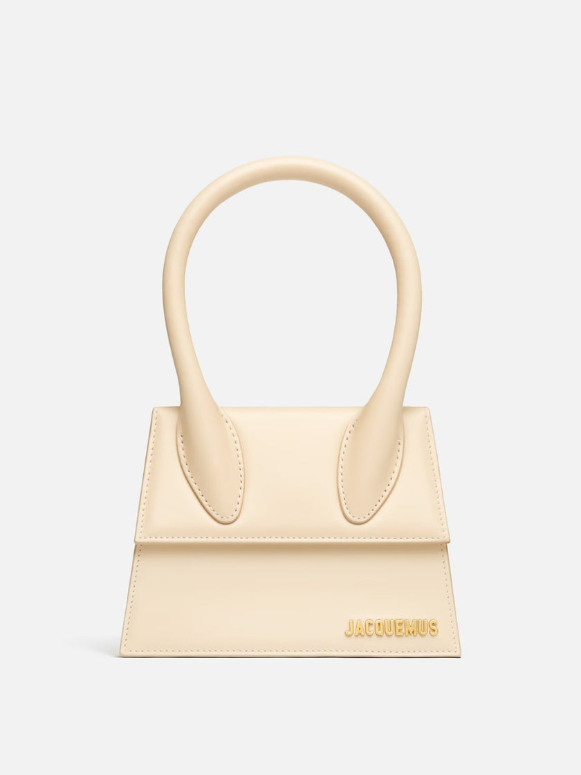 Le Chiquito Moyen Ivory BagJACQUEMUS Gorgeous brand new, 100% Authentic Jacquemus Le Chiquito Moyen Ivory Bag Model: 22E213BA002-3060-120 Color: Ivory with Gold Hardware – Reinforced handle – Magnetic flap closure – Removable long shoulder strap – Inside
