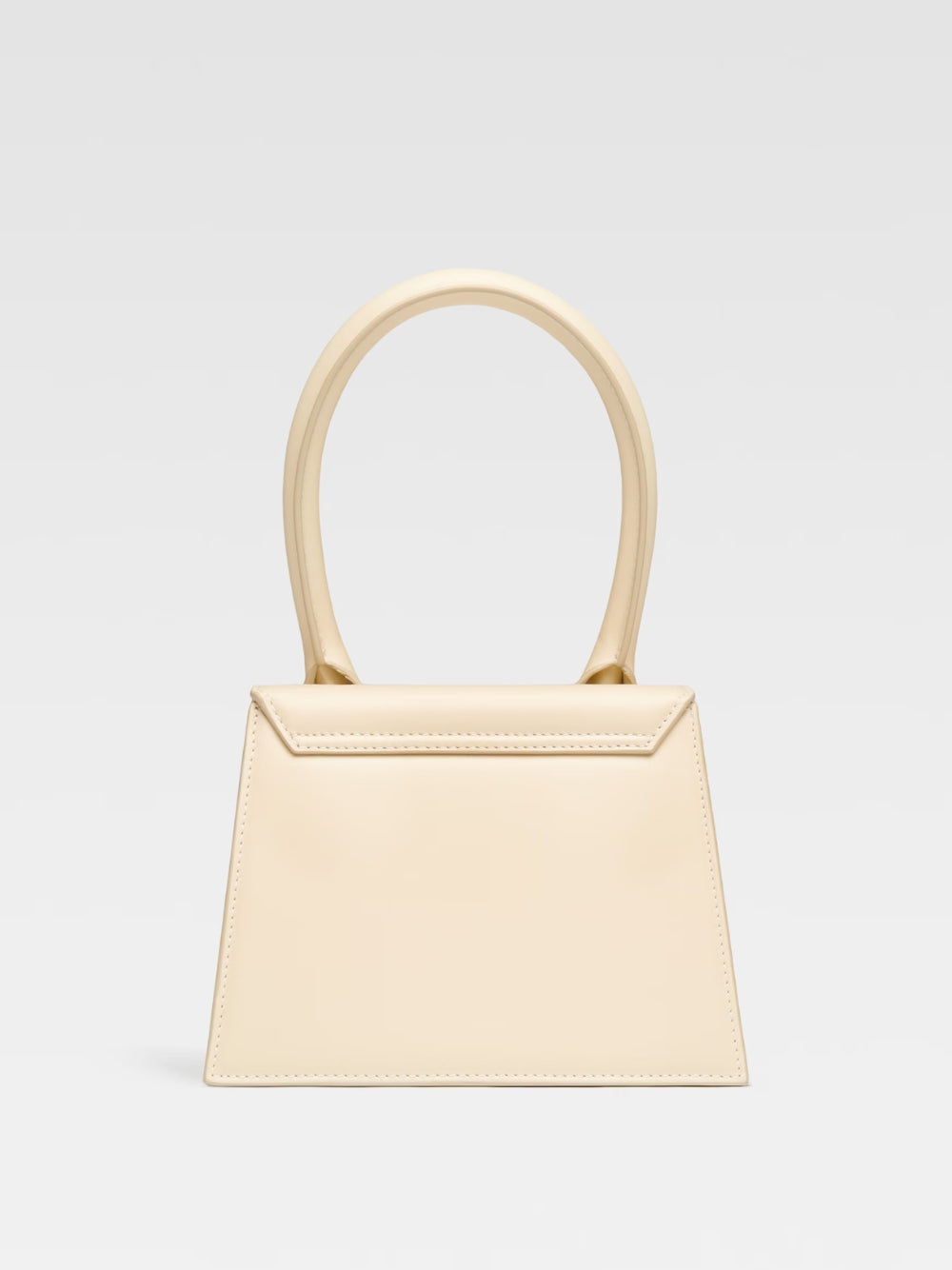 Le Chiquito Moyen Ivory BagJACQUEMUS Gorgeous brand new, 100% Authentic Jacquemus Le Chiquito Moyen Ivory Bag Model: 22E213BA002-3060-120 Color: Ivory with Gold Hardware – Reinforced handle – Magnetic flap closure – Removable long shoulder strap – Inside