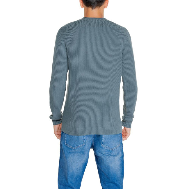 Green Organic Cotton SweaterThe Calvin Klein Jeans SOFT UTILITY RAGLAN J30J325672 men’s sweater is the perfect choice for those seeking both style and comfort. Crafted from 100% organic cotton, this sweater offers a soft touch on the skin and eco-friendly