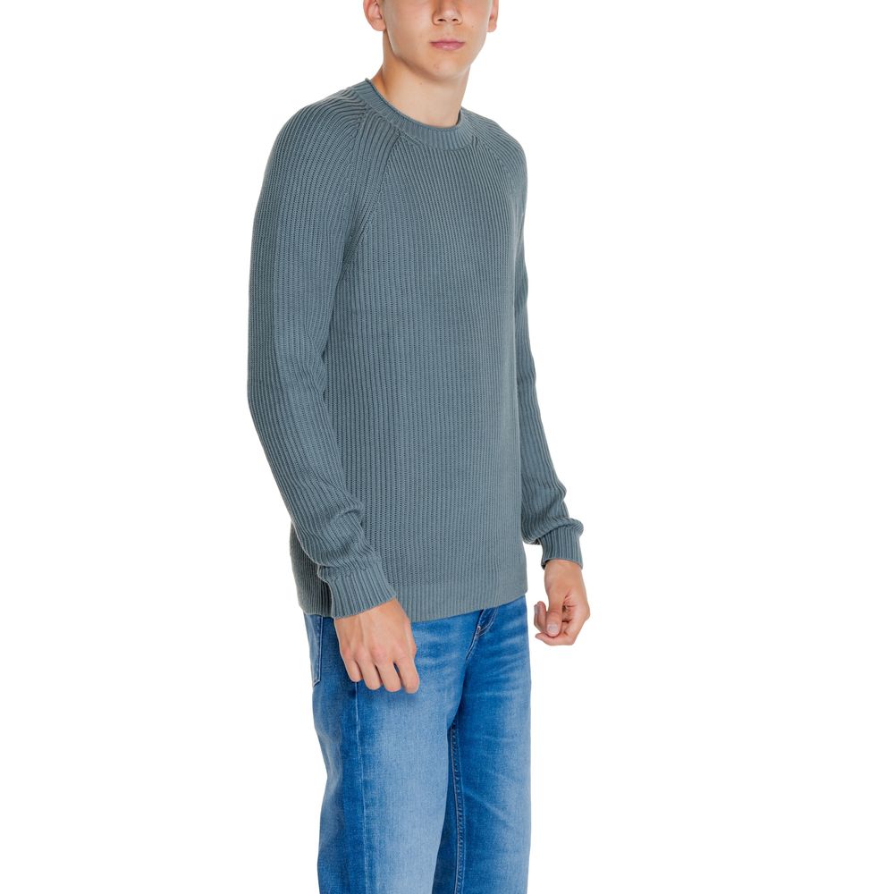 Green Organic Cotton SweaterThe Calvin Klein Jeans SOFT UTILITY RAGLAN J30J325672 men’s sweater is the perfect choice for those seeking both style and comfort. Crafted from 100% organic cotton, this sweater offers a soft touch on the skin and eco-friendly