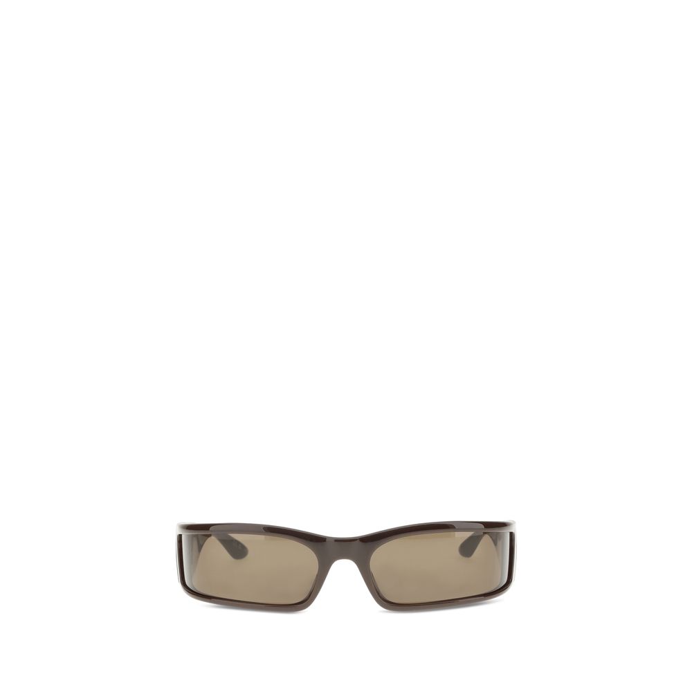 Brown Acetate SunglassesBalenciaga’s Sunset Sunglasses combine contemporary design and sustainability. Made of acetate, they are embellished with metallic logo details on the temples, adding a touch of distinctive elegance. The rectangular shape gives a m