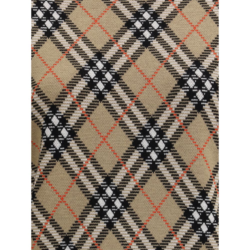 Beige Wool SweatshirtBurberry’s wool Sweater features a ribbed crew neck, cuffs and high hem also ribbed for comfort and fit. The garment features the brand’s iconic all-over Archivio Check pattern, a distinctive symbol of the brand, lending a classic and