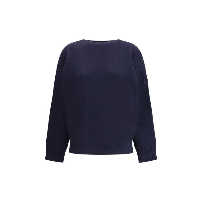 Blue Wool SweatshirtChloé’s Sweater is a luxurious and comfortable garment ideal for a sophisticated and relaxed look. Made from a fine wool and cashmere knit, it features an oversized design that amplifies its softness and snug fit. The crew neck, cuffs