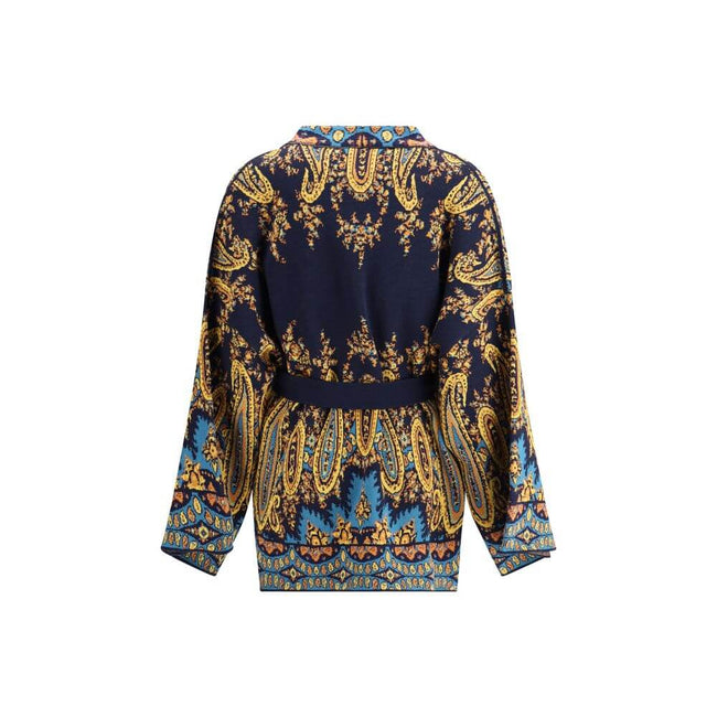 Multicolor Cotton CardiganThe Etro multicoloured Cardigan is a lively and enveloping piece, characterised by a richly coloured pattern that expresses the eclectic style of the brand. Equipped with two practical patch pockets on the front, it is completed