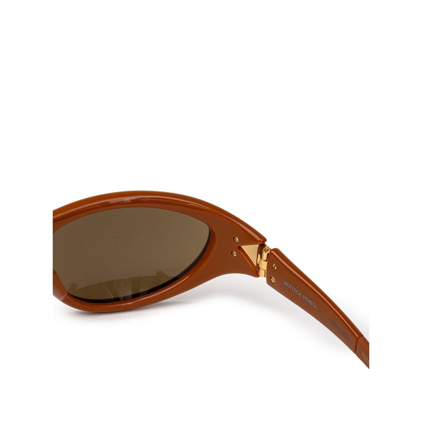 Brown Acetate SunglassesBottega Veneta Brown Acetate Sunglasses. Elongated sporty frame in brown leather, slightly mirrored dark lenses, gold details on the temples, logo embossed on the arm. Composition: Acetate Internal SKU: 25GIU84 Brand SKU: 744692VBL