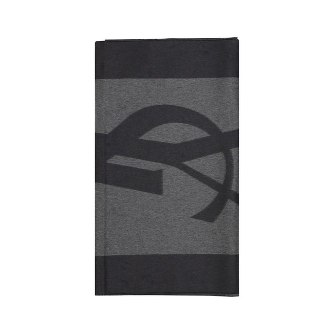 Gray Silk ScarfSaint Laurent’s Cassandre Scarf is made of pure silk and embellished with the iconic contrasting YSL logo. Featuring frayed hems, it has an elongated and elegant format (50 x 215 cm), ideal for adding a distinctive touch to any look. Season