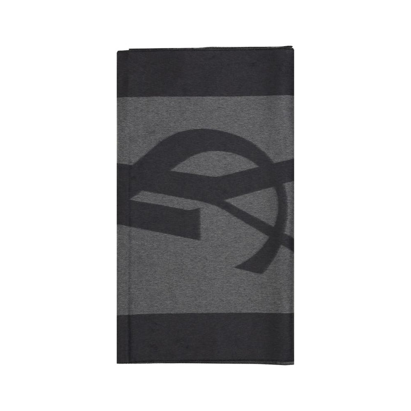 Gray Silk ScarfSaint Laurent’s Cassandre Scarf is made of pure silk and embellished with the iconic contrasting YSL logo. Featuring frayed hems, it has an elongated and elegant format (50 x 215 cm), ideal for adding a distinctive touch to any look. Season