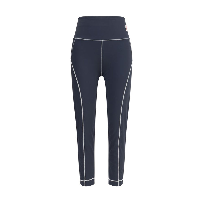 LeggingsMoncler Grenoble Leggings are designed to accompany an active lifestyle, ideal for both the gym and the trail. Made of technical fabric, they feature applied logo patches on the front and a plastic signature along the side, combining performance a