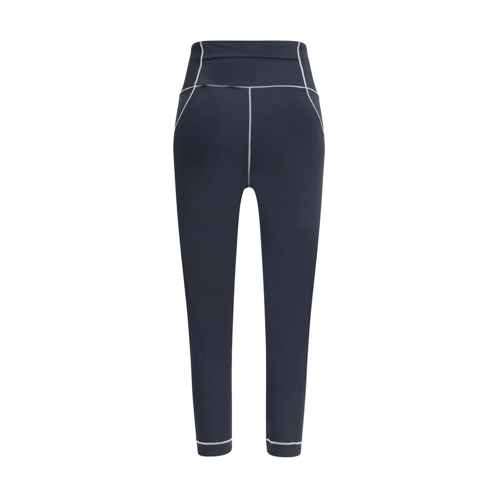 LeggingsMoncler Grenoble Leggings are designed to accompany an active lifestyle, ideal for both the gym and the trail. Made of technical fabric, they feature applied logo patches on the front and a plastic signature along the side, combining performance a