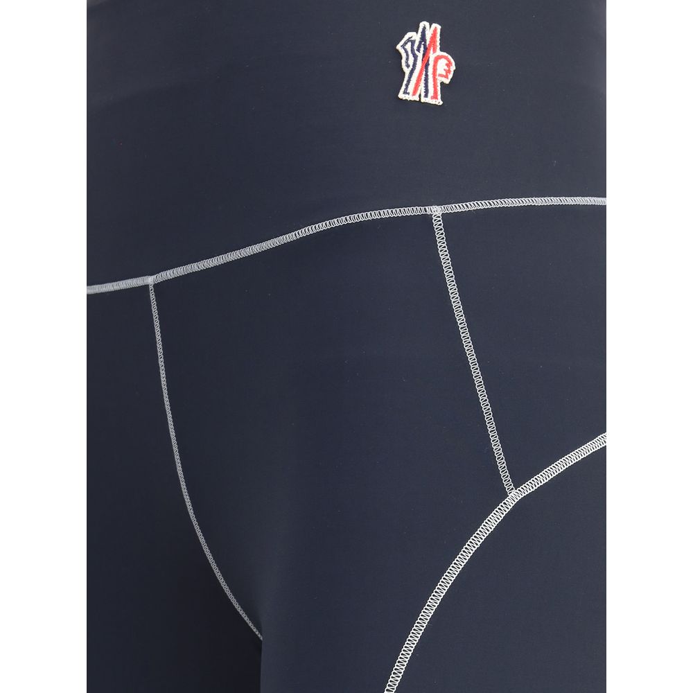 LeggingsMoncler Grenoble Leggings are designed to accompany an active lifestyle, ideal for both the gym and the trail. Made of technical fabric, they feature applied logo patches on the front and a plastic signature along the side, combining performance a