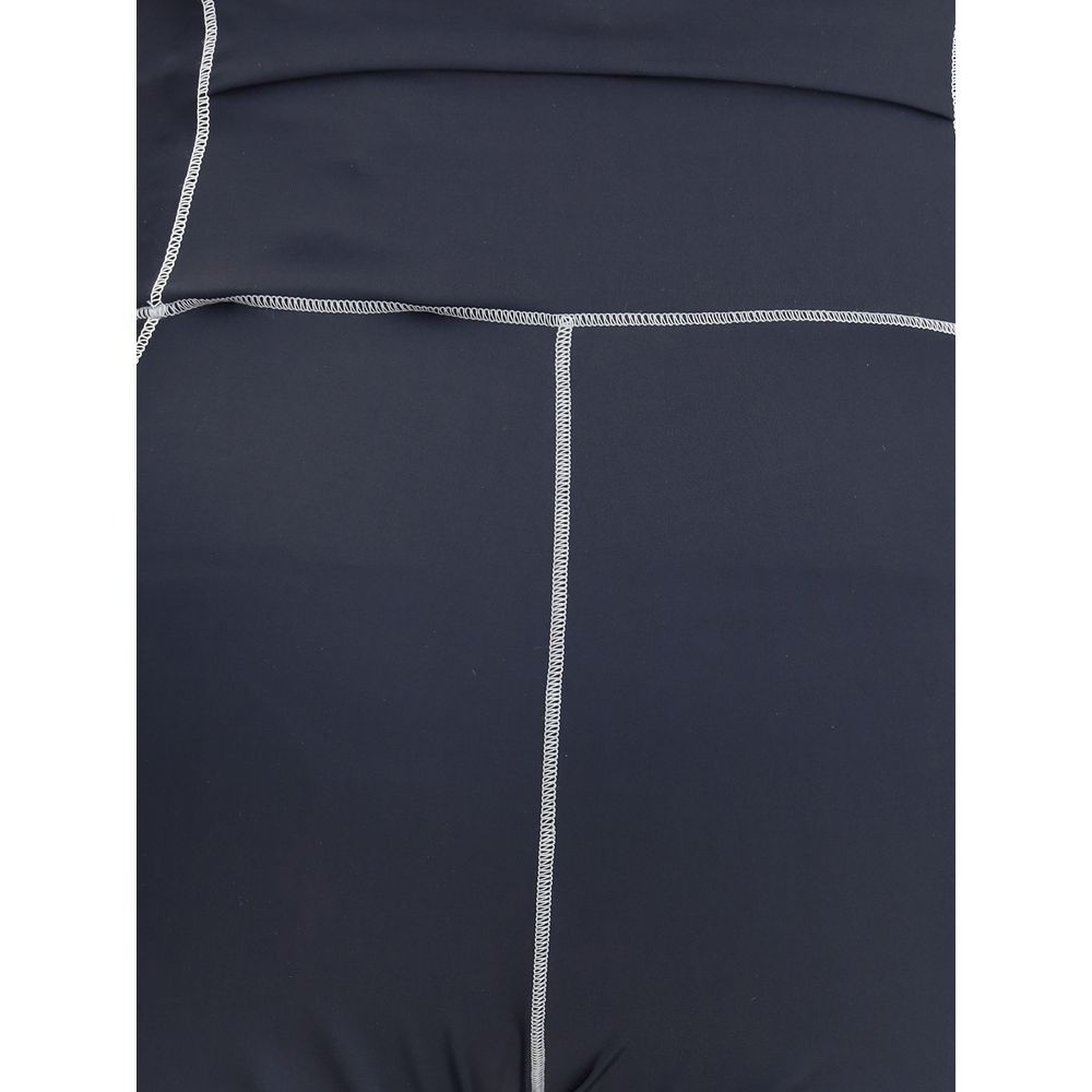 LeggingsMoncler Grenoble Leggings are designed to accompany an active lifestyle, ideal for both the gym and the trail. Made of technical fabric, they feature applied logo patches on the front and a plastic signature along the side, combining performance a