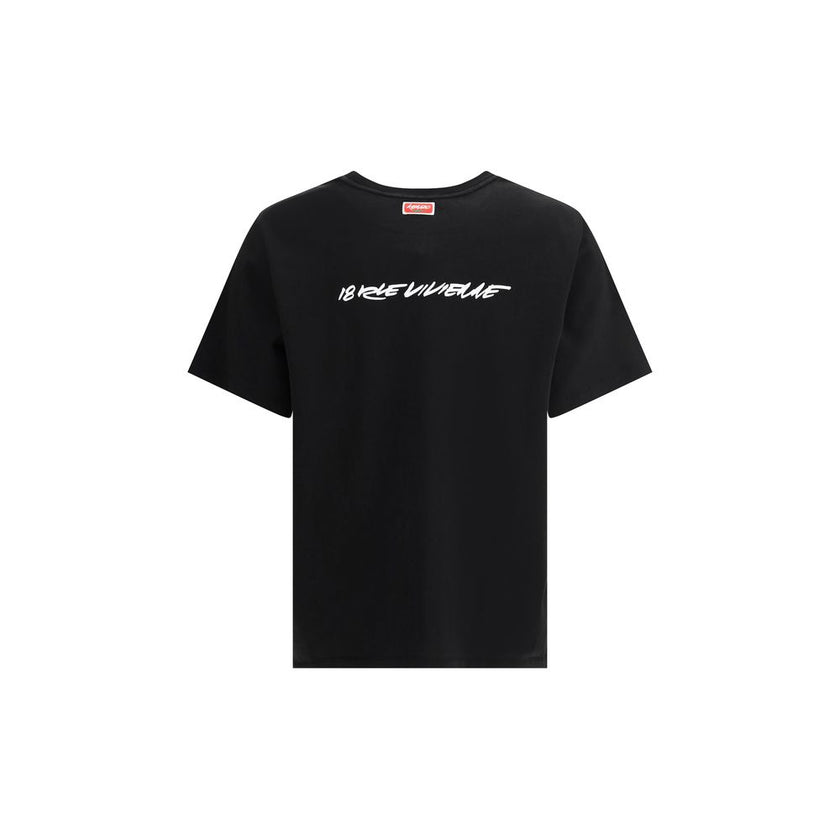Black Cotton T-ShirtKenzo’s cotton T-Shirt is an essential garment with a strong character. Made from pure cotton, it features a ribbed crew neck that ensures comfort and durability. What makes it unique is the iconic Kenzo signature printed in contrast o
