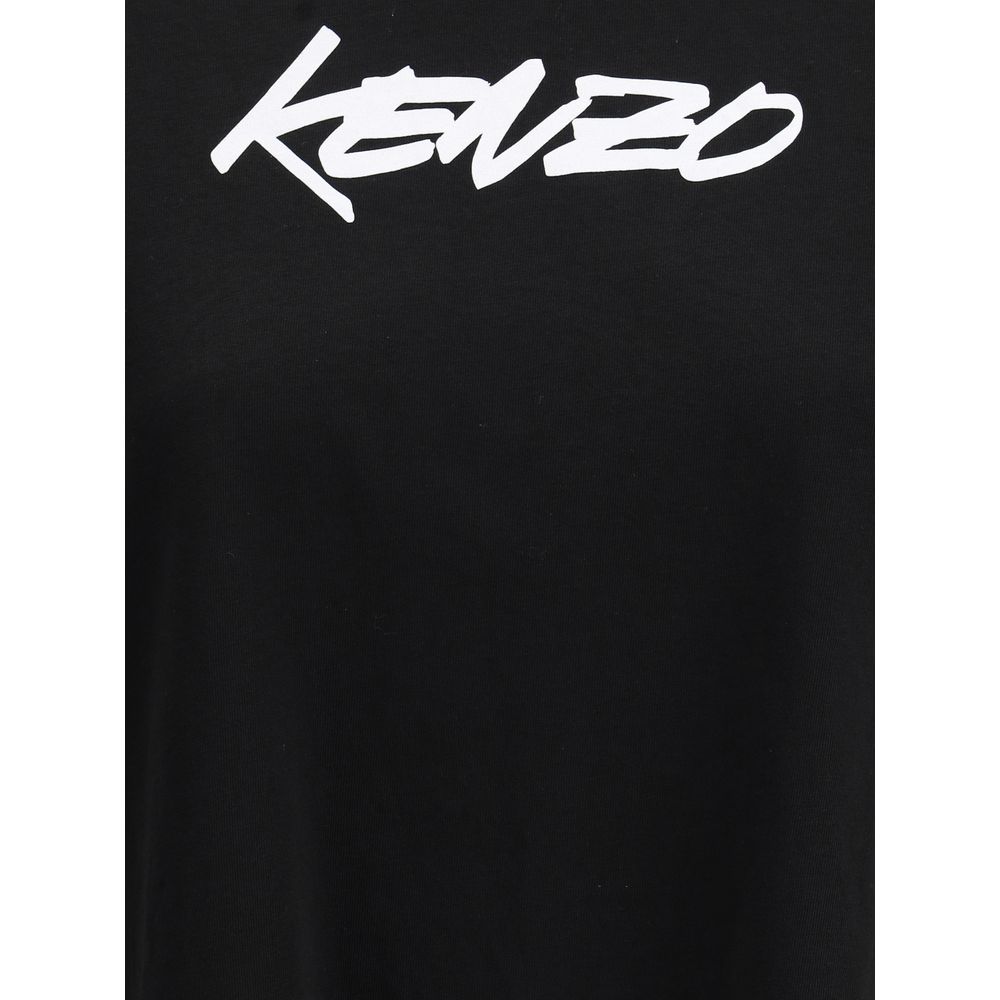 Black Cotton T-ShirtKenzo’s cotton T-Shirt is an essential garment with a strong character. Made from pure cotton, it features a ribbed crew neck that ensures comfort and durability. What makes it unique is the iconic Kenzo signature printed in contrast o