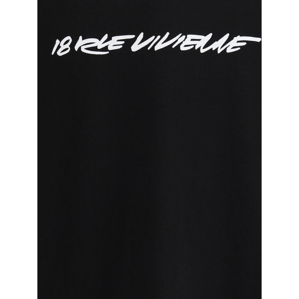 Black Cotton T-ShirtKenzo’s cotton T-Shirt is an essential garment with a strong character. Made from pure cotton, it features a ribbed crew neck that ensures comfort and durability. What makes it unique is the iconic Kenzo signature printed in contrast o