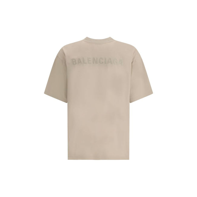 Logoed T-ShirtBalenciaga’s Logo T-Shirt features a ribbed crew neck with a distressed effect, adding a worn-in touch to the design. The iconic tone-on-tone stitched logo on the front completes the garment with understated elegance. Season: AW25 Fit: Overs