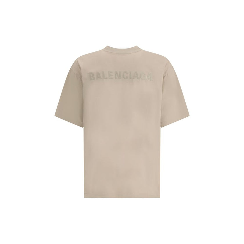 Logoed T-ShirtBalenciaga’s Logo T-Shirt features a ribbed crew neck with a distressed effect, adding a worn-in touch to the design. The iconic tone-on-tone stitched logo on the front completes the garment with understated elegance. Season: AW25 Fit: Overs