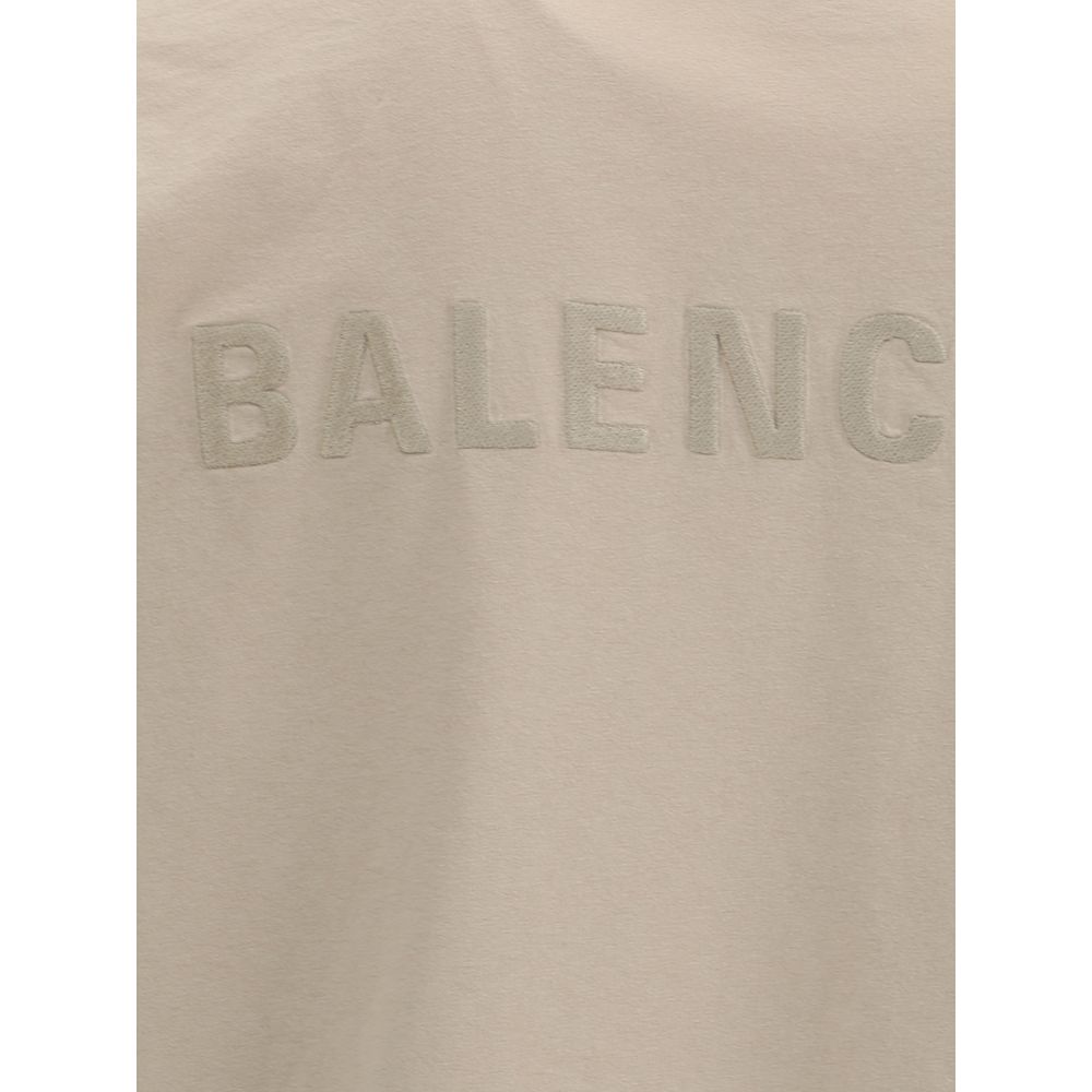 Logoed T-ShirtBalenciaga’s Logo T-Shirt features a ribbed crew neck with a distressed effect, adding a worn-in touch to the design. The iconic tone-on-tone stitched logo on the front completes the garment with understated elegance. Season: AW25 Fit: Overs