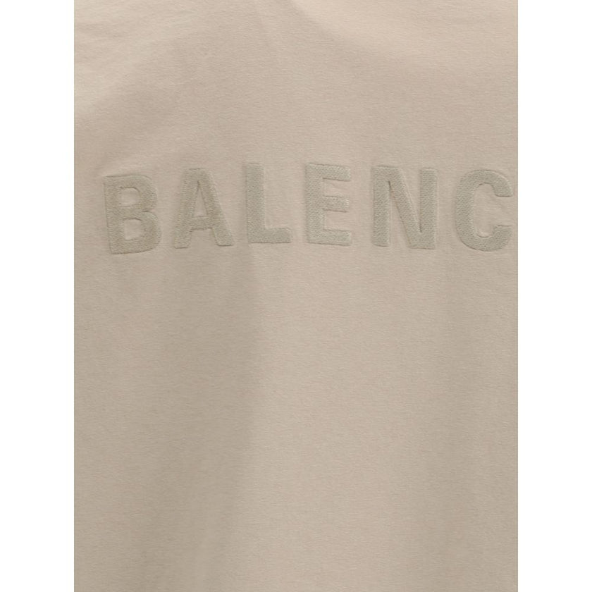 Logoed T-ShirtBalenciaga’s Logo T-Shirt features a ribbed crew neck with a distressed effect, adding a worn-in touch to the design. The iconic tone-on-tone stitched logo on the front completes the garment with understated elegance. Season: AW25 Fit: Overs