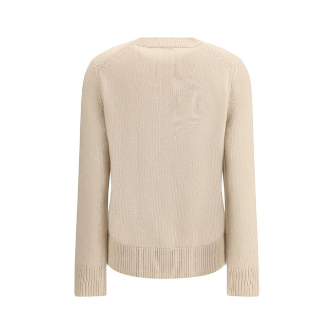 Beige Wool Cashmere SweaterBurberry’s Wool Sweater combines comfort and style thanks to its cashmere and heavy wool fabrication, with a regular fit that ensures comfort. Knit, the garment features the distinctive logo along with the famous Equestrian Knig