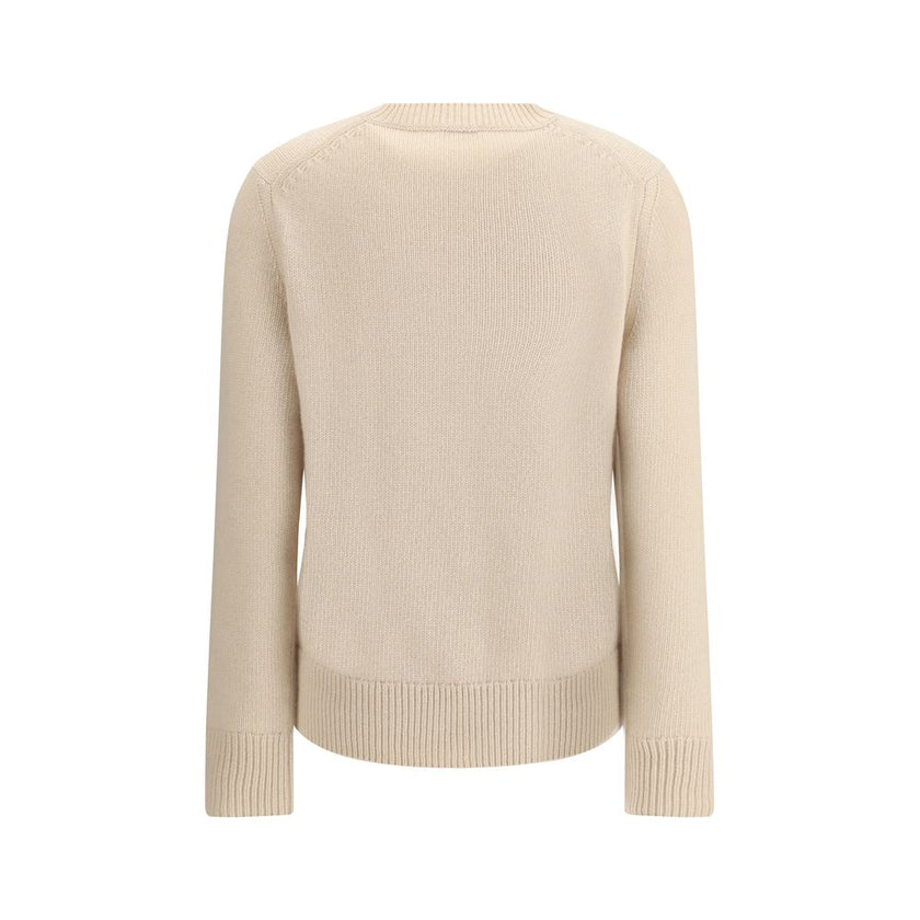 Beige Wool Cashmere SweaterBurberry’s Wool Sweater combines comfort and style thanks to its cashmere and heavy wool fabrication, with a regular fit that ensures comfort. Knit, the garment features the distinctive logo along with the famous Equestrian Knig